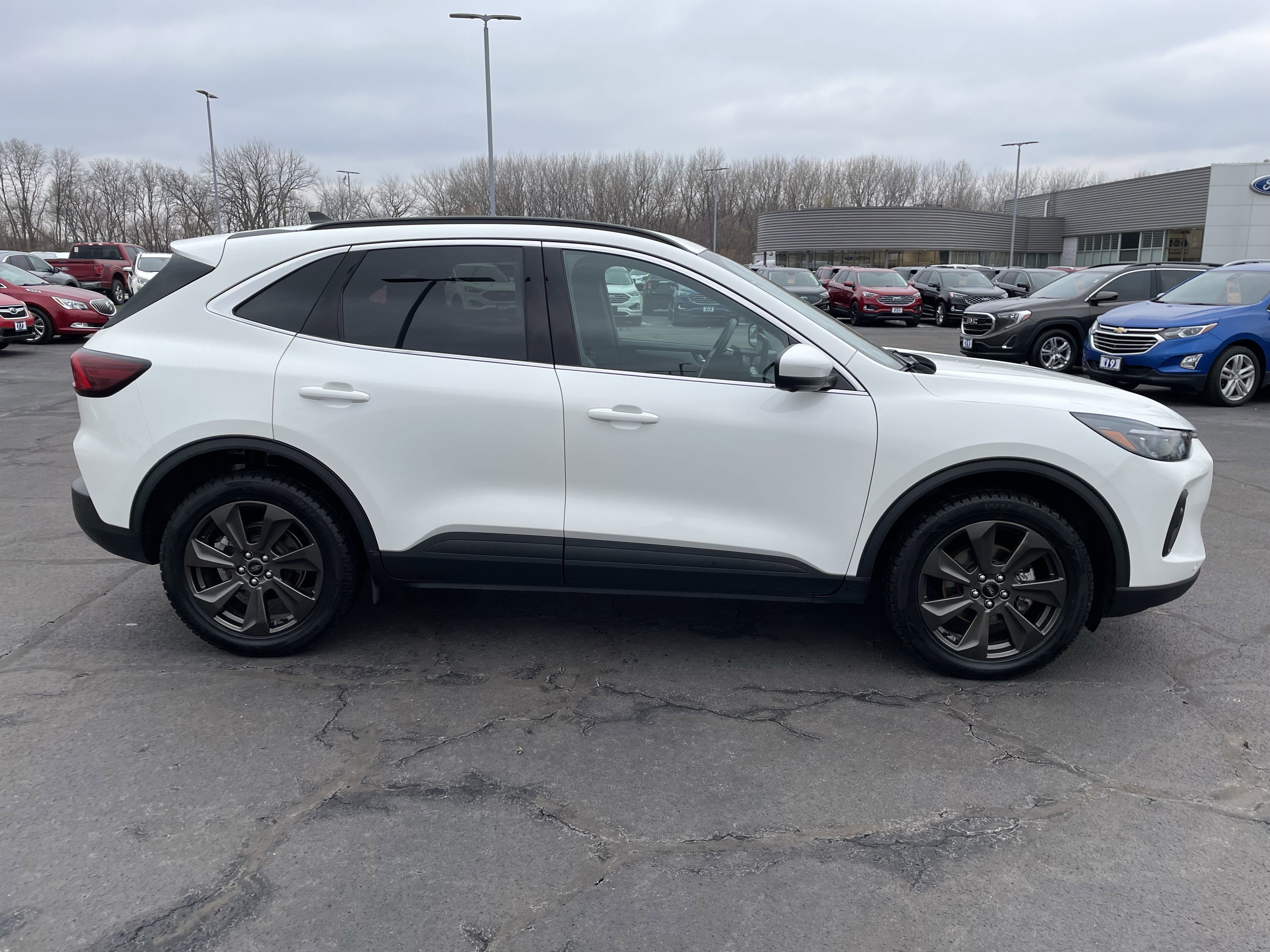 Used 2024 Ford Escape Platinum image 9