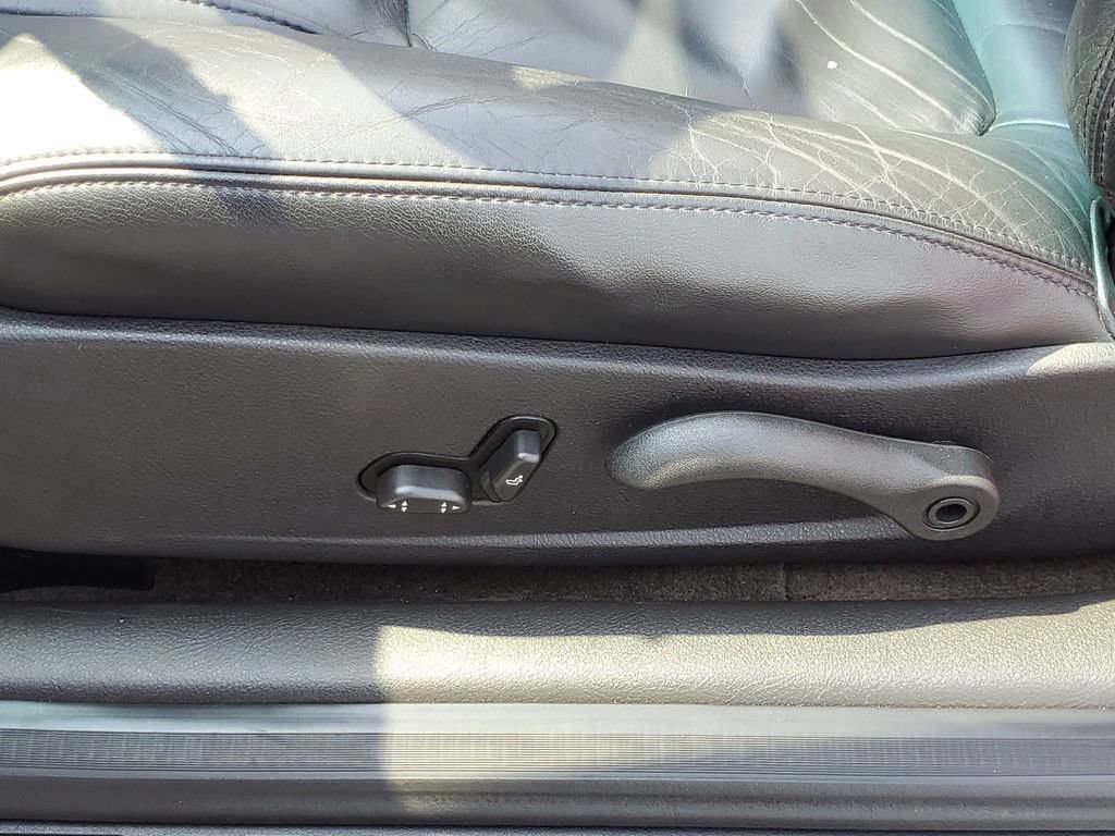 Used 2005 Chevrolet SSR image 11