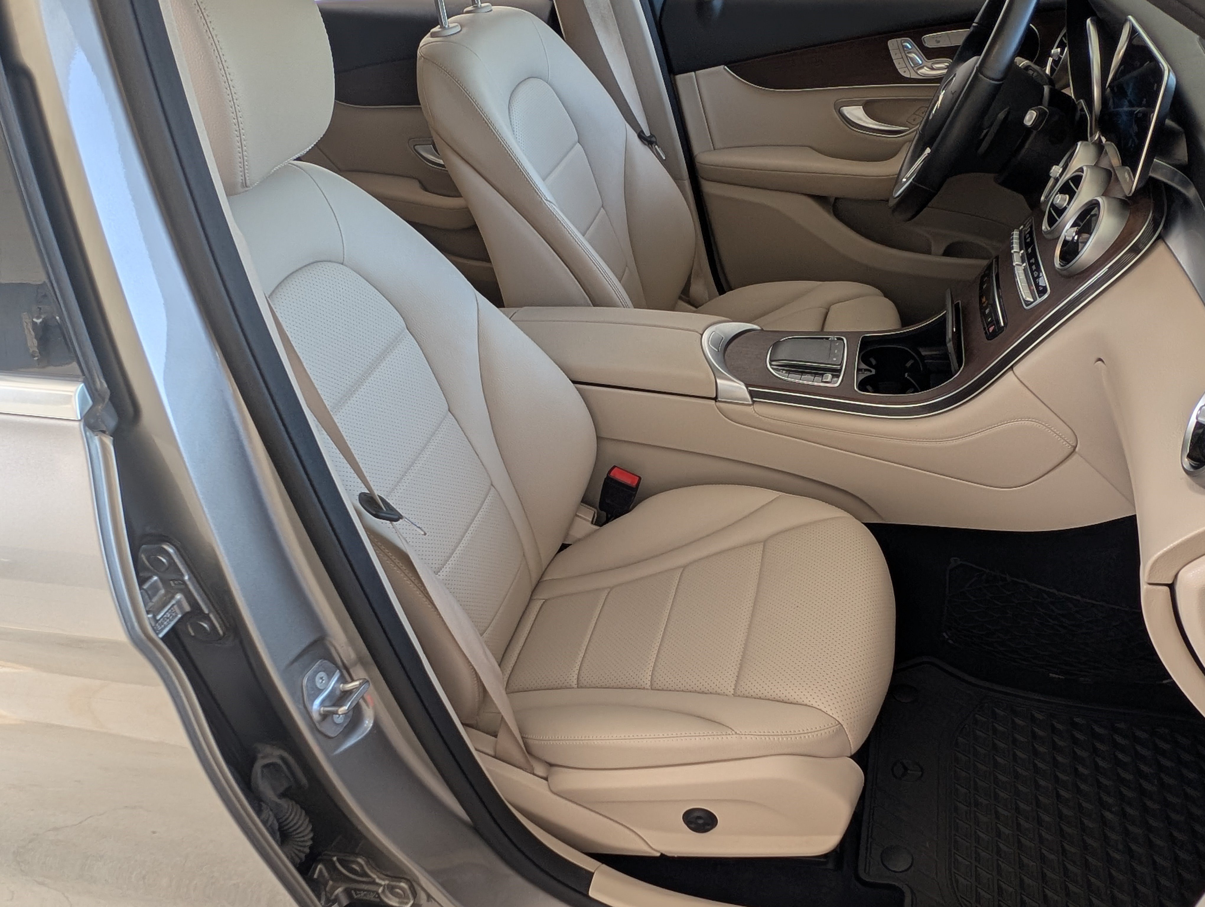 Used 2020 Mercedes-Benz GLC 300 image 21