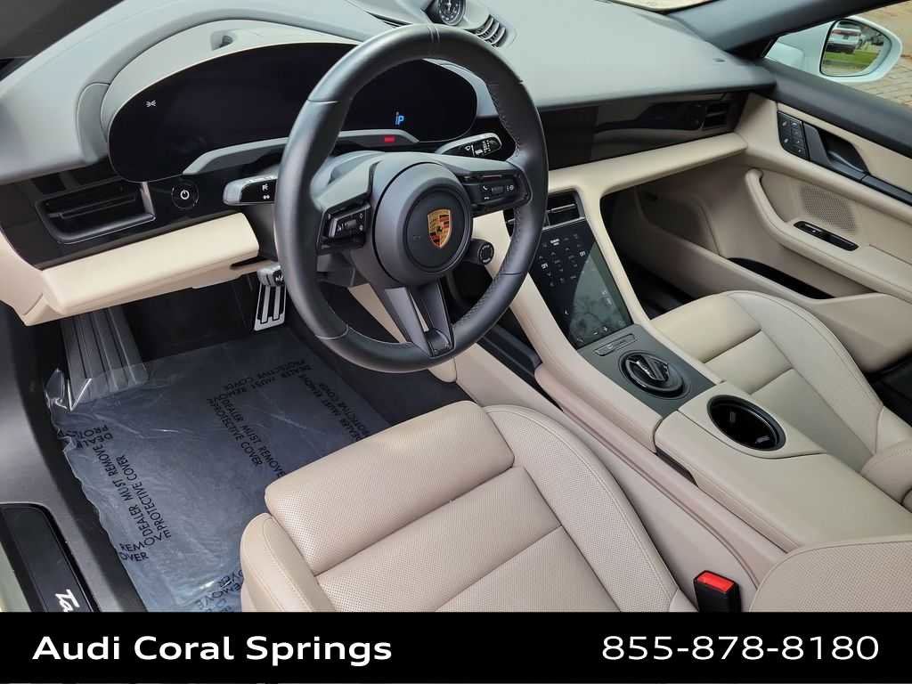 Used 2023 Porsche Taycan image 10