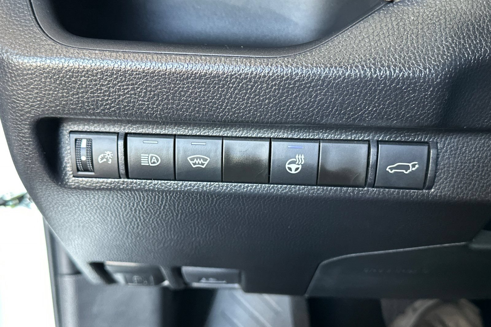 Used 2024 Toyota RAV4 XLE w/ Convenience Package FWD image 30