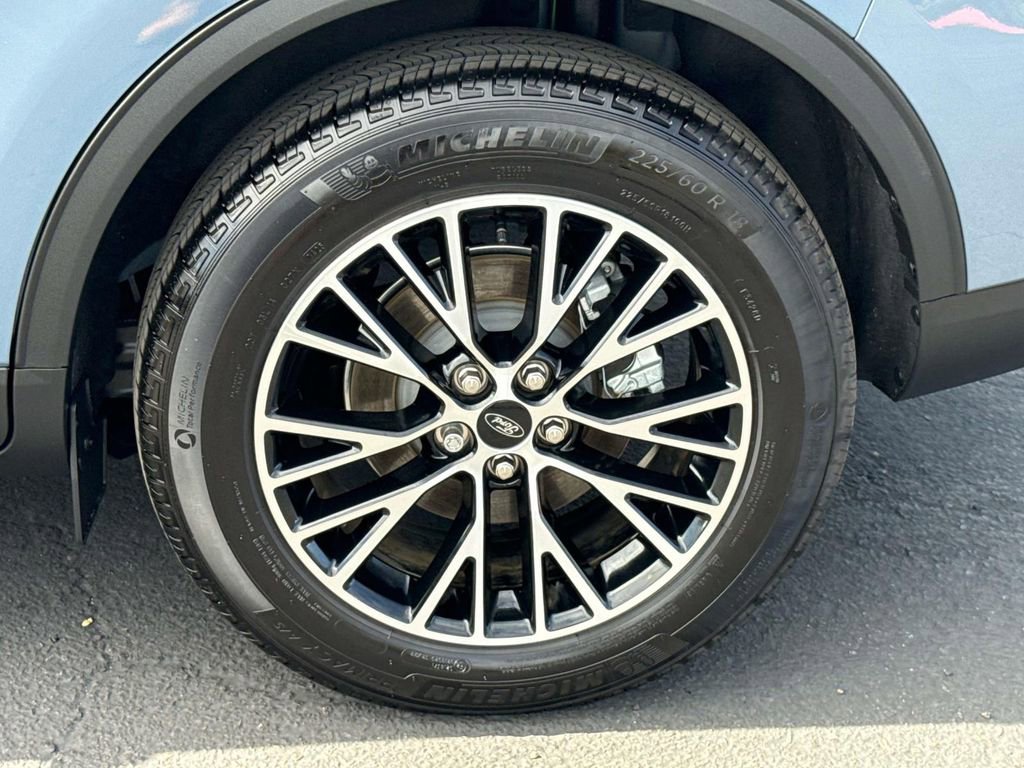 Used 2025 Ford Escape SE image 30