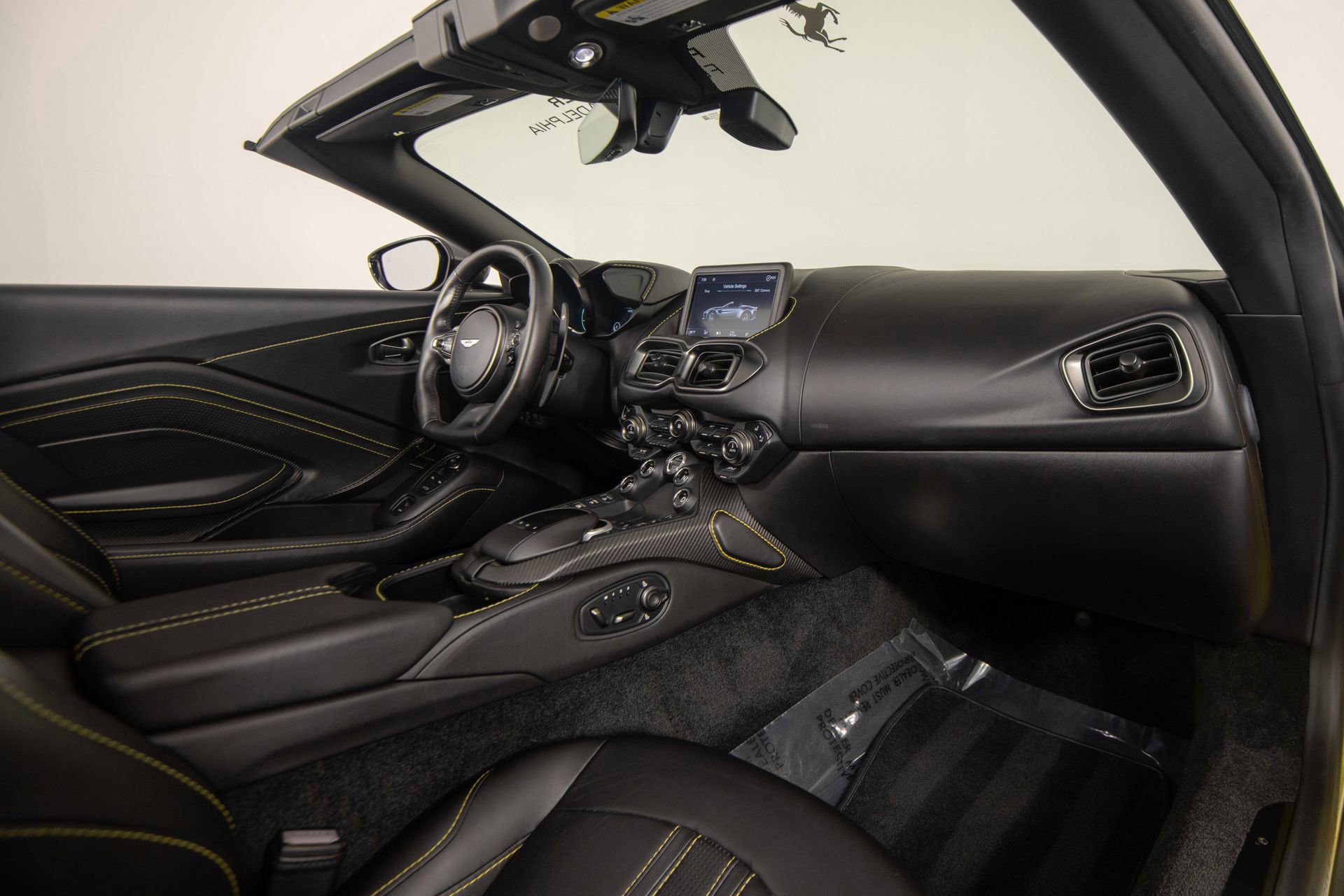 Used 2021 Aston Martin V8 Vantage Roadster image 19