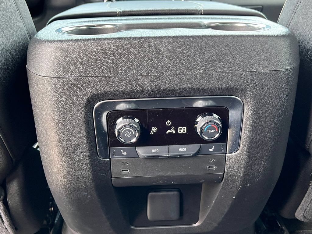 Used 2025 Chevrolet Suburban Premier AWD/4WD image 40