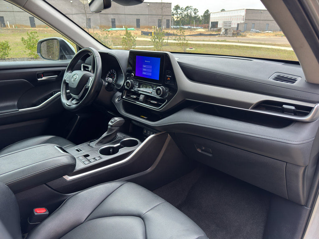 Used 2024 Toyota Highlander XLE image 19