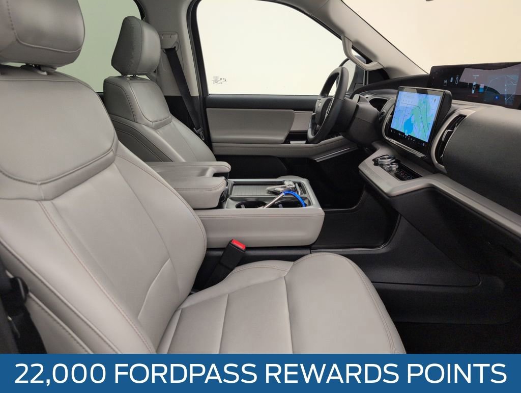 Used 2025 Ford Expedition Active image 15