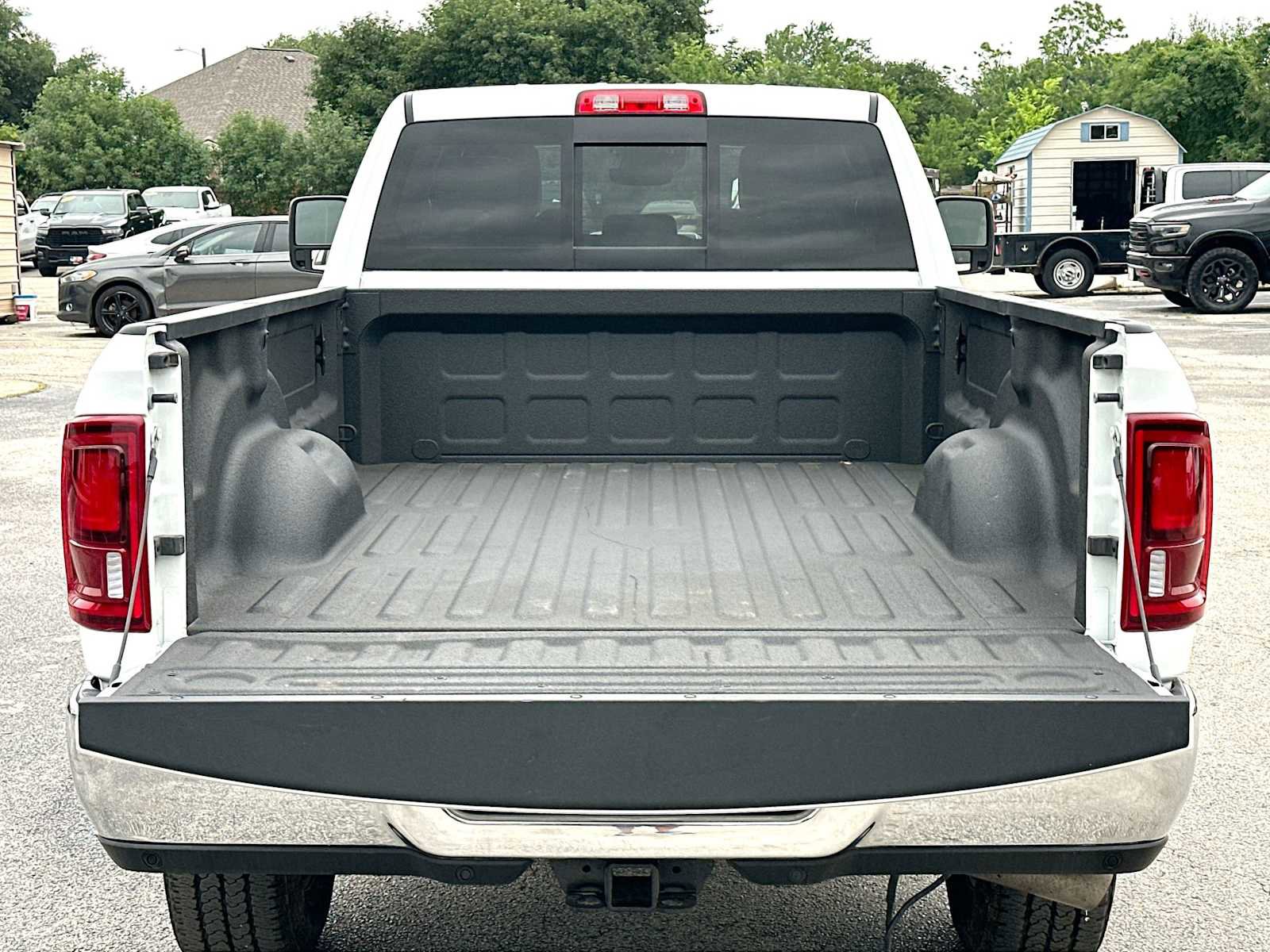 Used 2025 RAM 3500 Laramie AWD/4WD image 28