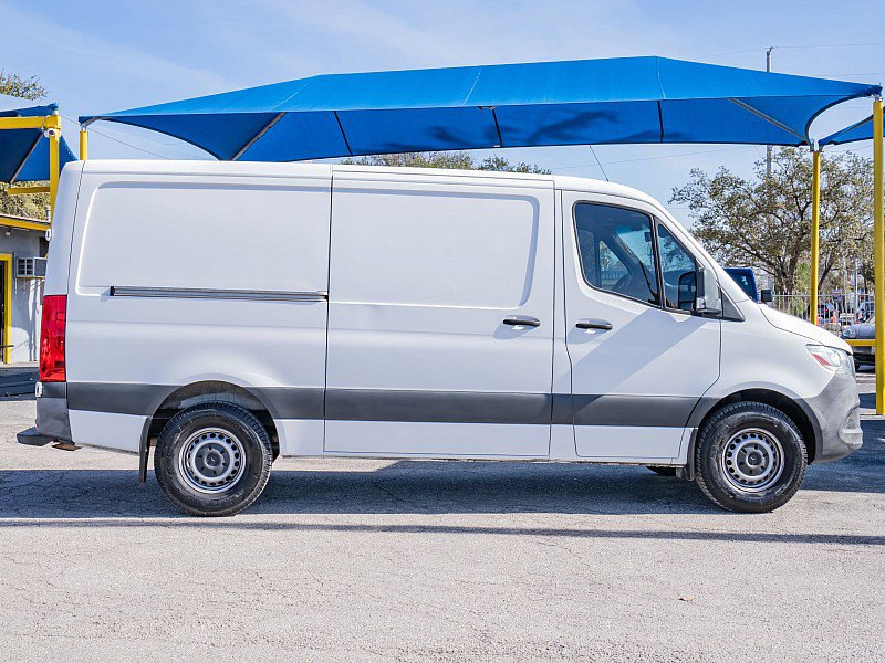 Used 2021 Mercedes-Benz Sprinter 1500 image 4