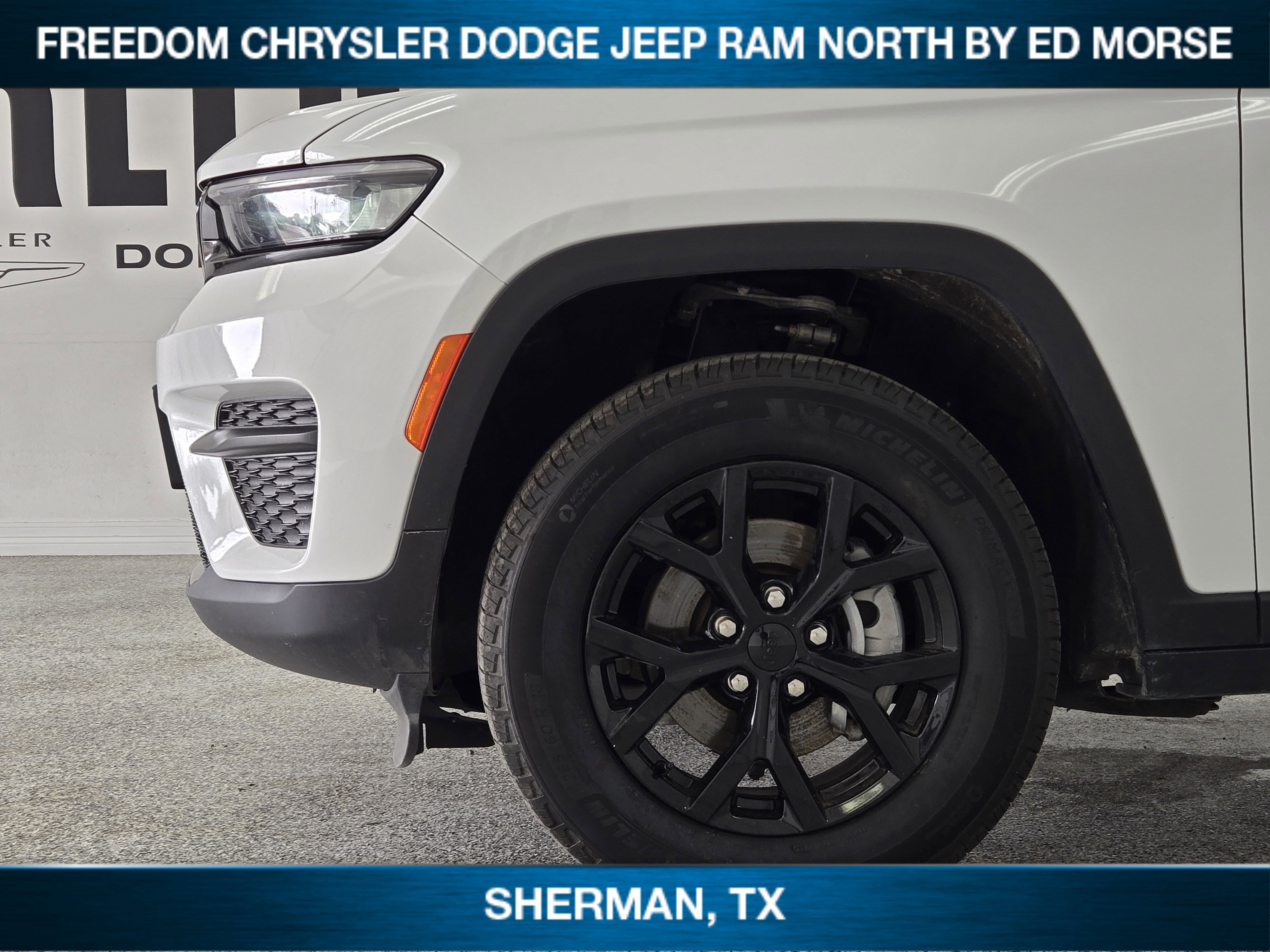 Used 2025 Jeep Grand Cherokee Altitude AWD/4WD image 6