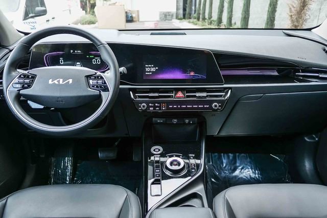Certified 2025 Kia Niro EX image 13