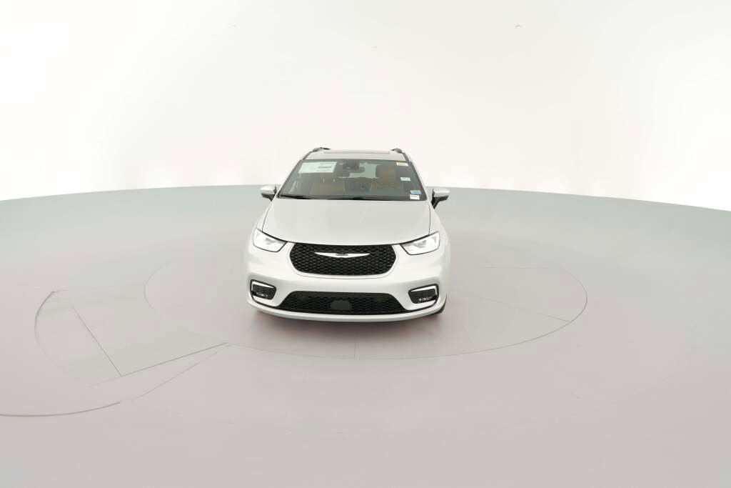 New 2026 Chrysler Pacifica Pinnacle image 2