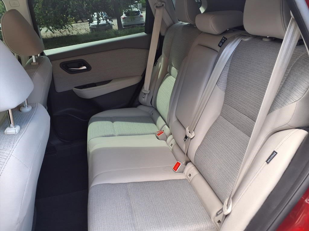 Used 2023 Nissan Rogue SV image 7