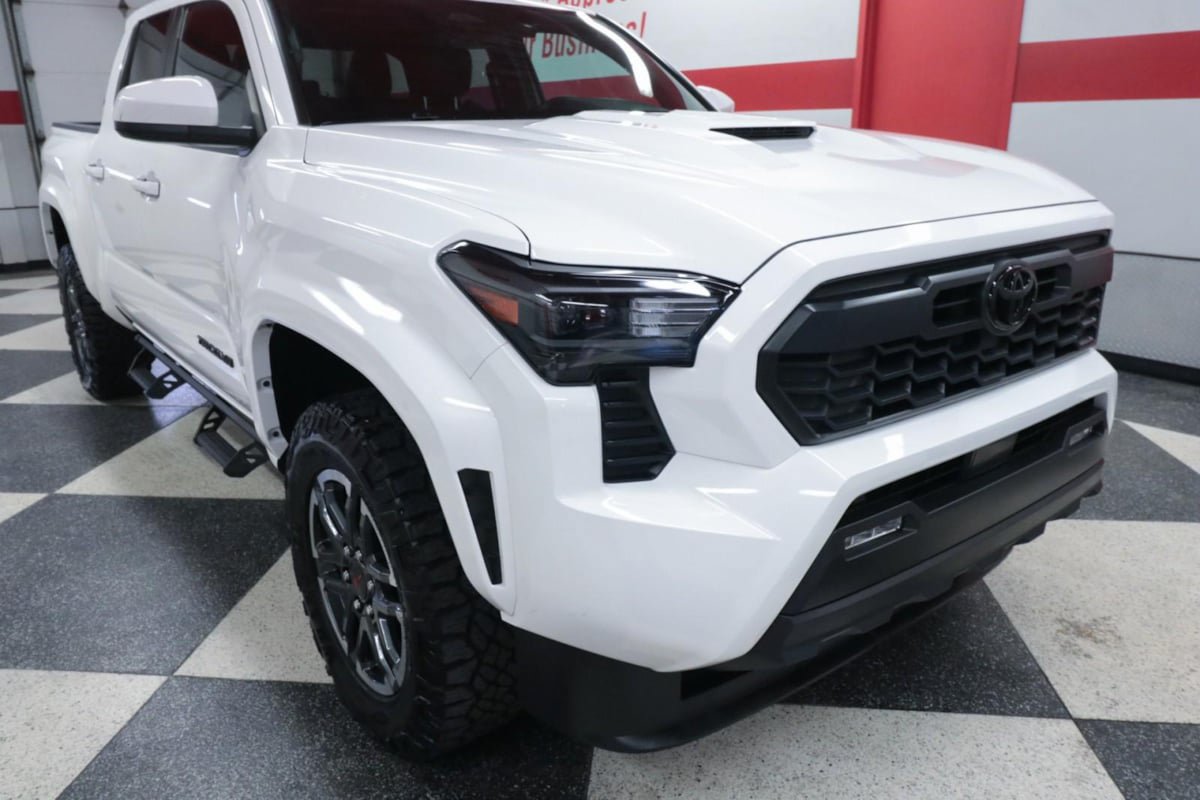 Used 2025 Toyota Tacoma TRD Sport AWD/4WD image 30