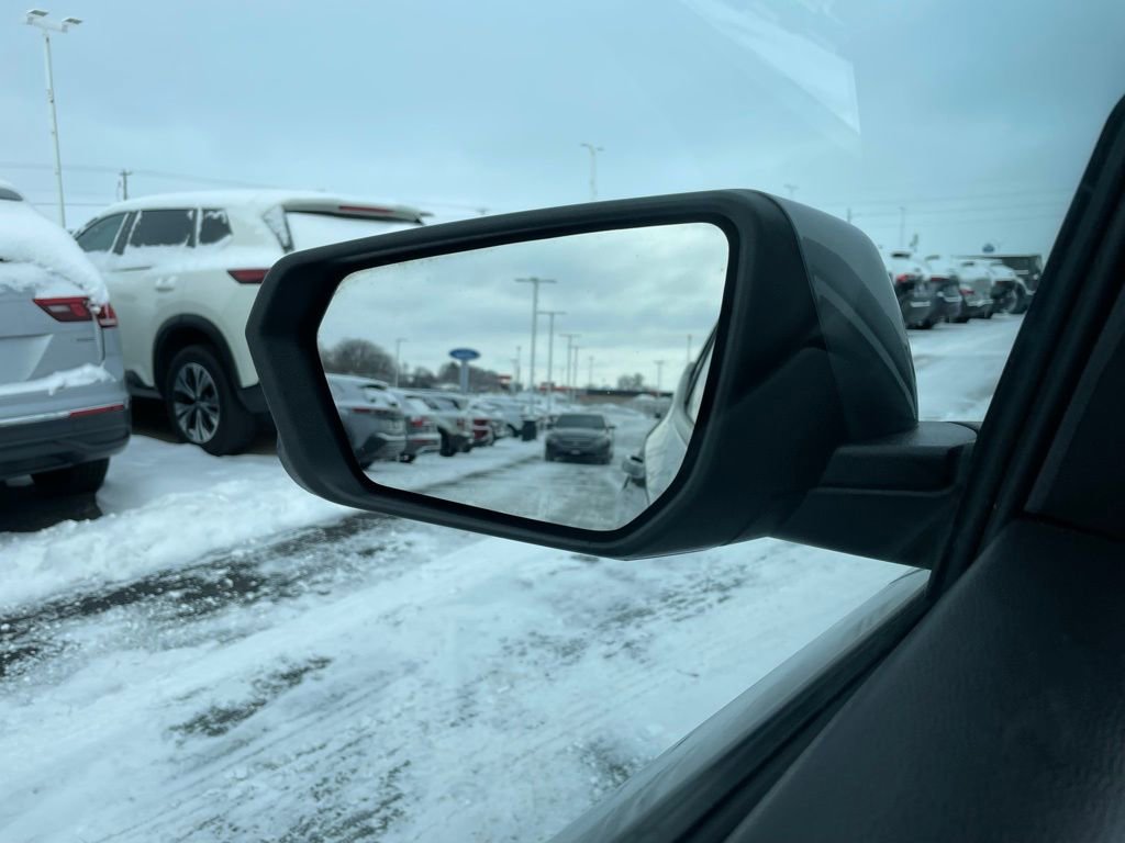 Used 2023 GMC Terrain SLT image 39