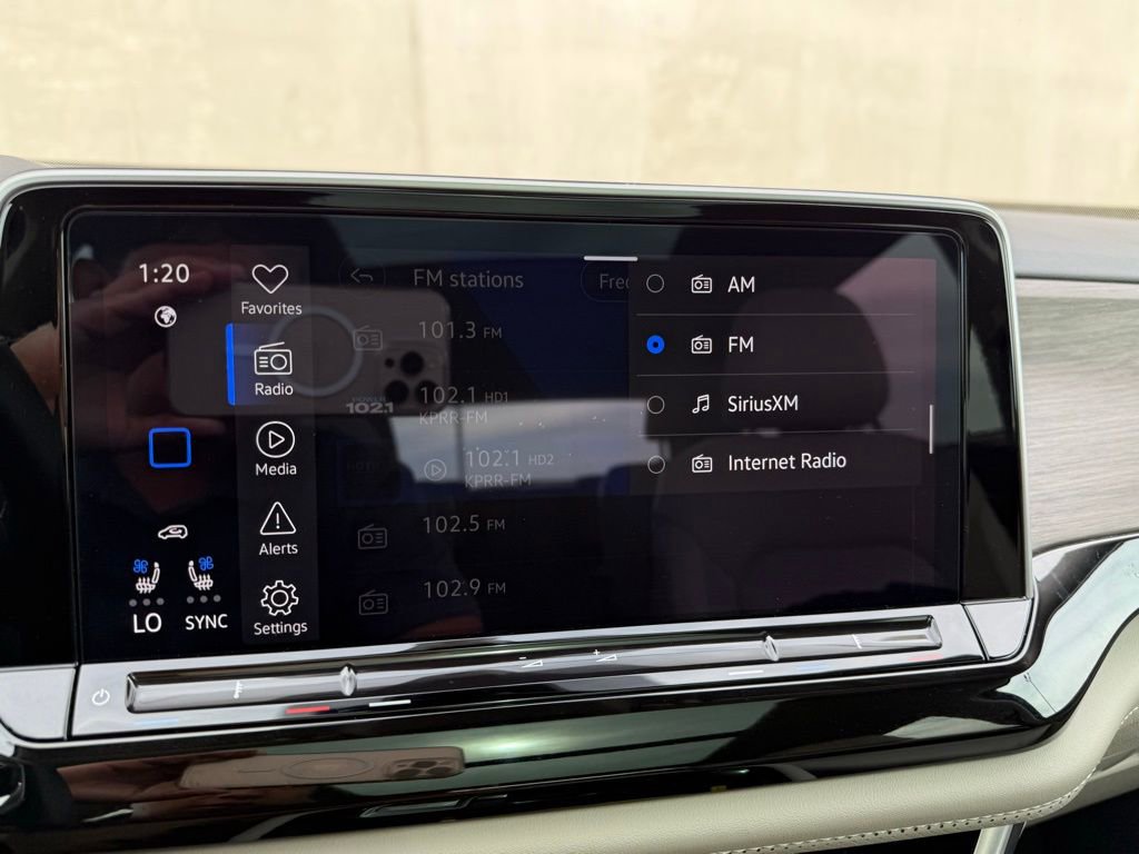 Certified 2025 Volkswagen Atlas SEL image 24