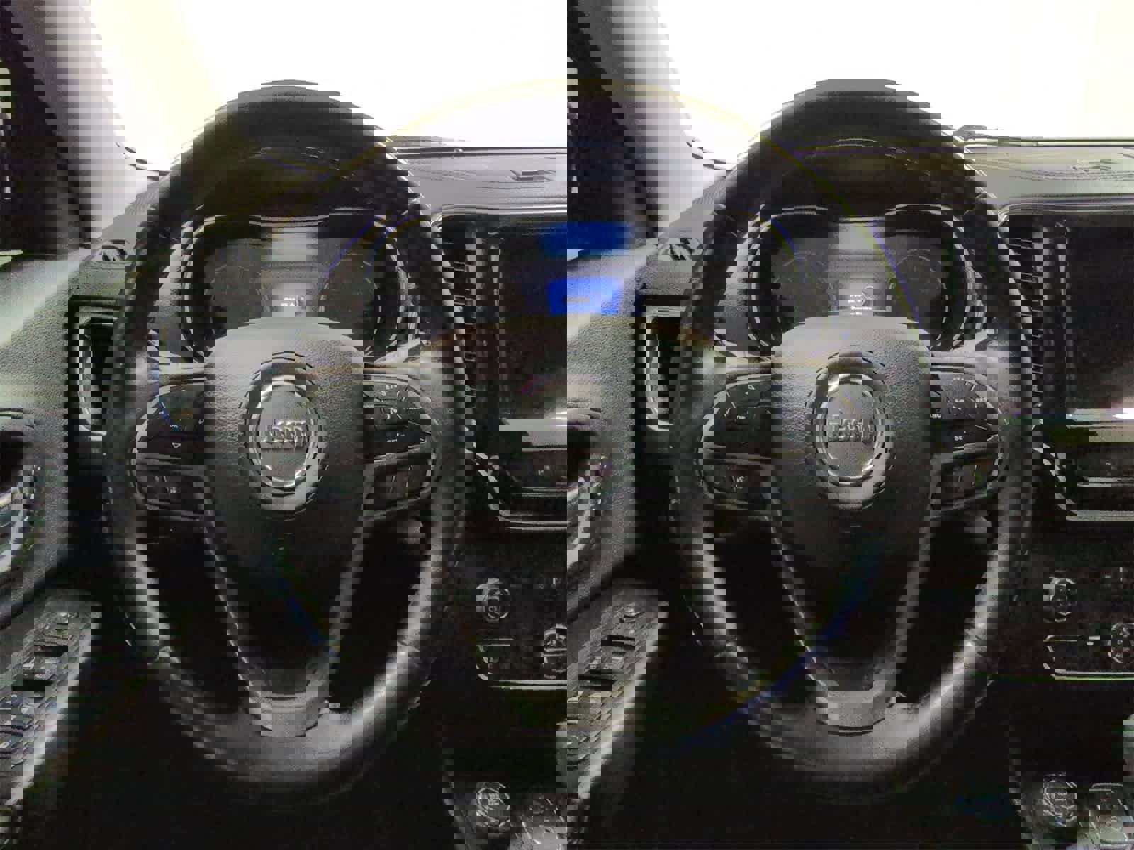 Used 2019 Jeep Cherokee Limited image 23