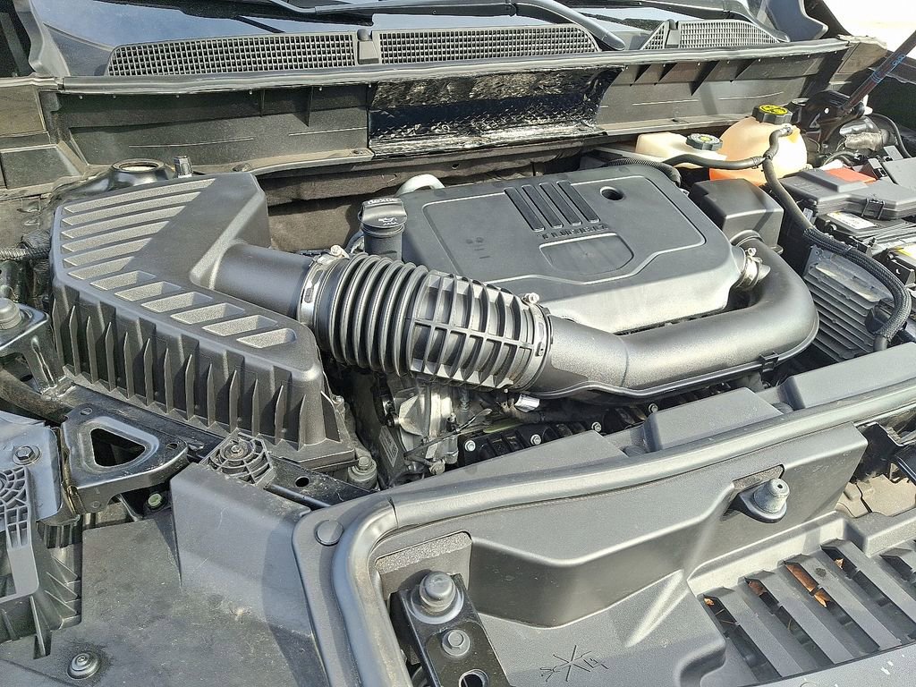 Used 2023 GMC Acadia SLE image 28