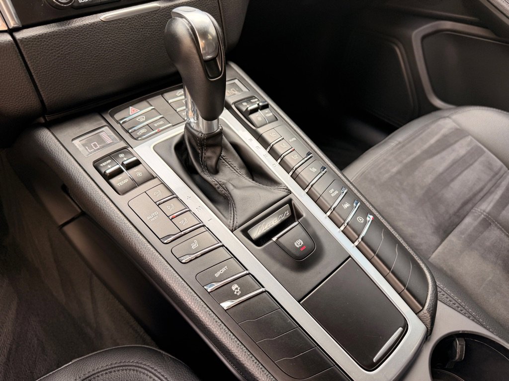 Used 2018 Porsche Macan AWD/4WD image 15