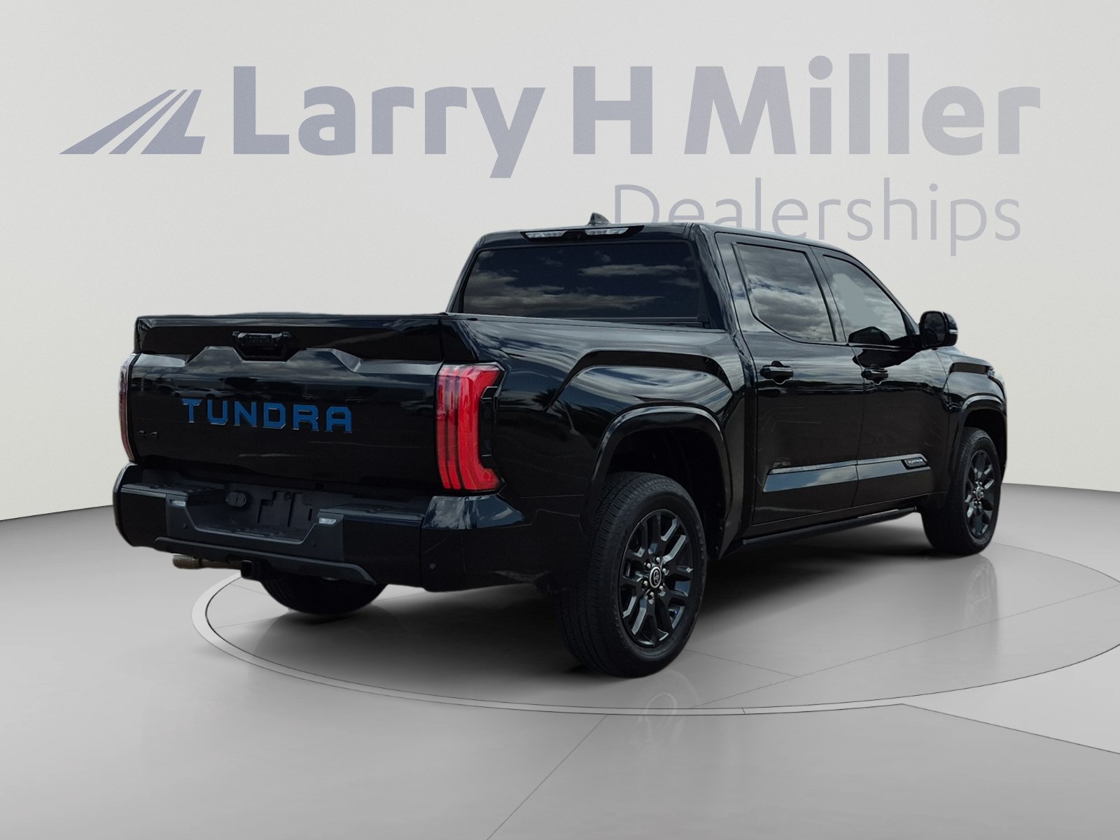 Used 2023 Toyota Tundra Platinum AWD/4WD image 5