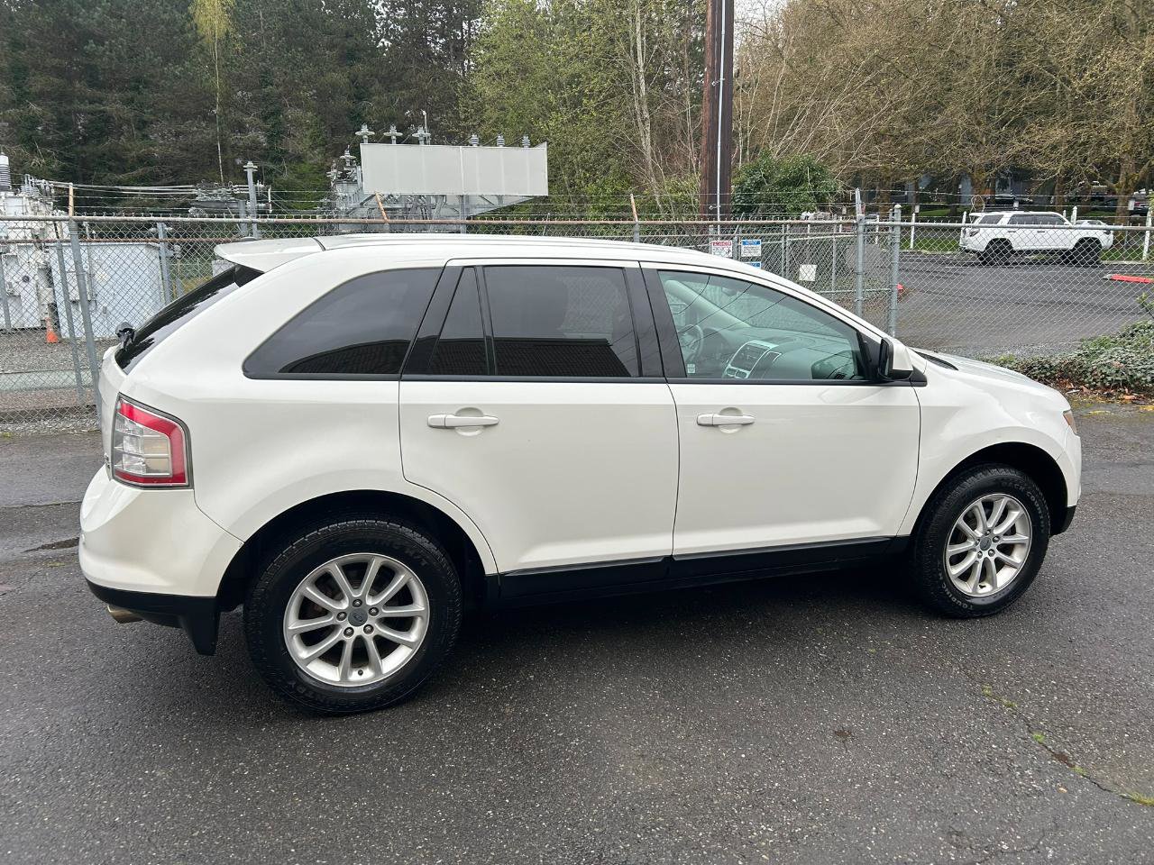 Used 2010 Ford Edge SEL AWD/4WD image 4