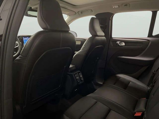 Used 2025 Volvo XC40 B5 Plus image 62