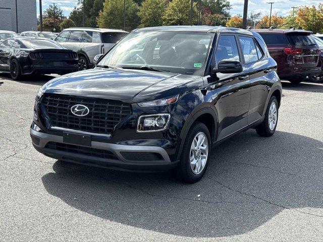 Used 2021 Hyundai Venue SE FWD image 2