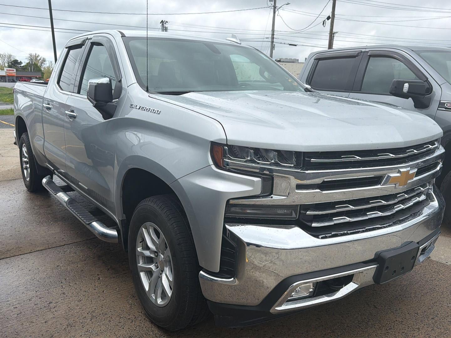 Used 2019 Chevrolet Silverado 1500 LTZ AWD/4WD image 3