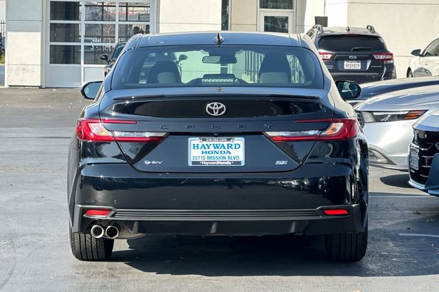 Used 2025 Toyota Camry SE image 4