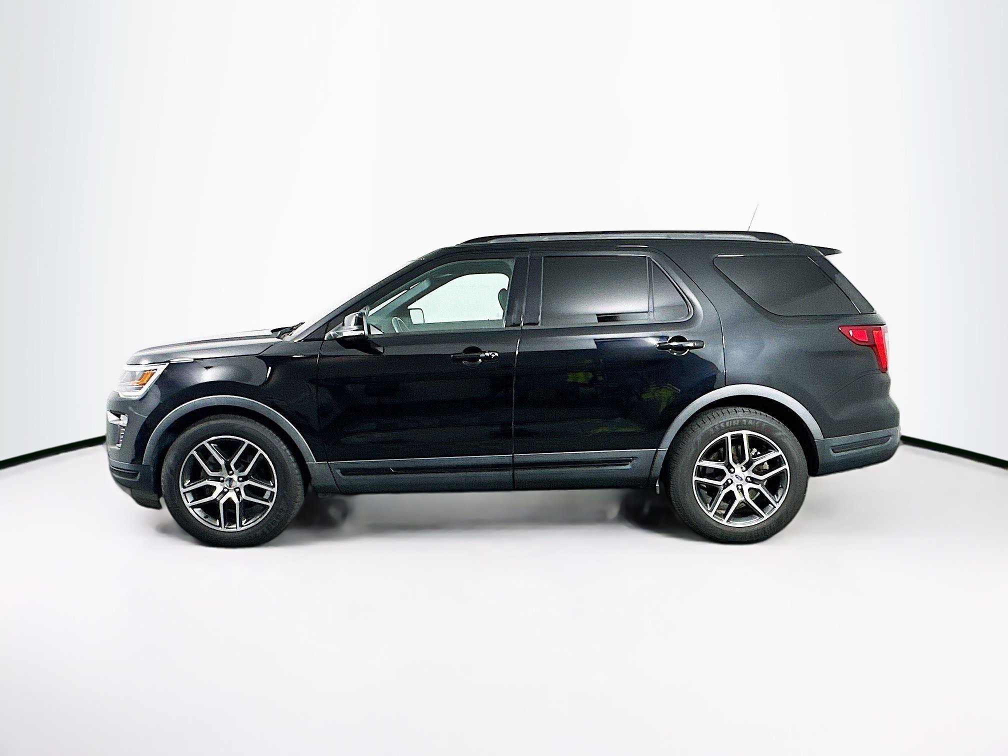 Used 2018 Ford Explorer Sport w/ Equipment Group 401A AWD/4WD image 4