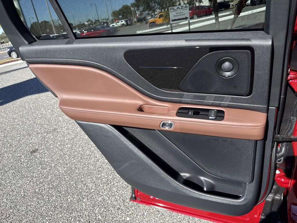 New 2026 Lincoln Aviator Reserve AWD/4WD image 13