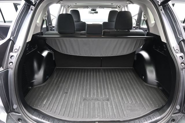 Used 2018 Toyota RAV4 XLE AWD/4WD image 28