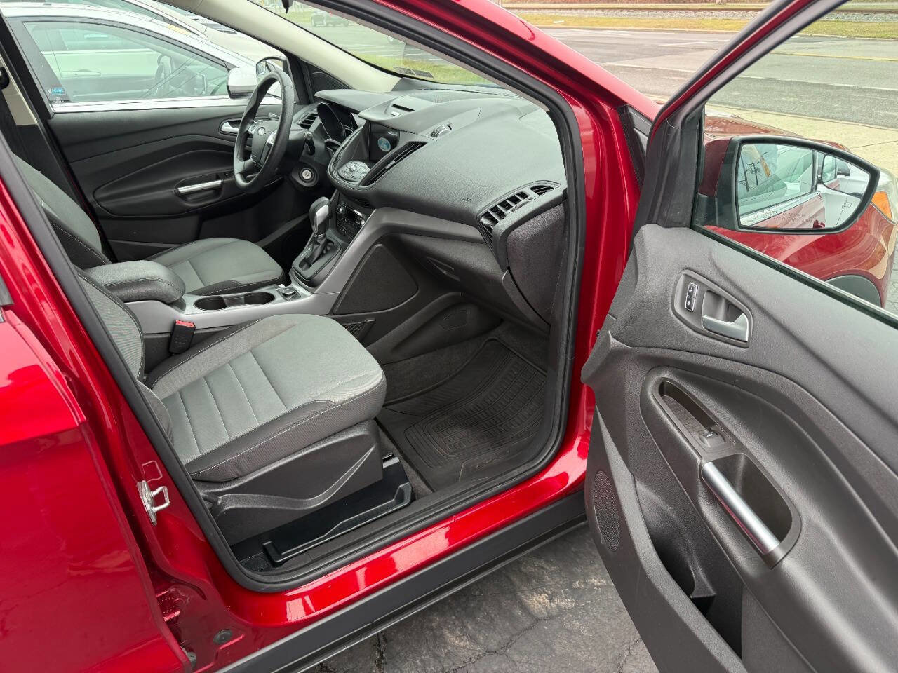 Used 2016 Ford Escape SE w/ Equipment Group 201A AWD/4WD image 13