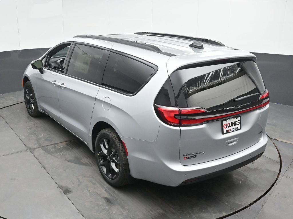 New 2026 Chrysler Pacifica Select w/ S Appearance Package AWD/4WD image 37