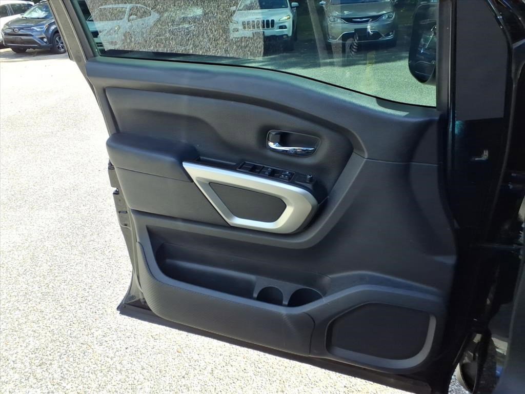 Used 2021 Nissan Titan SV w/ SV Convenience Package image 16