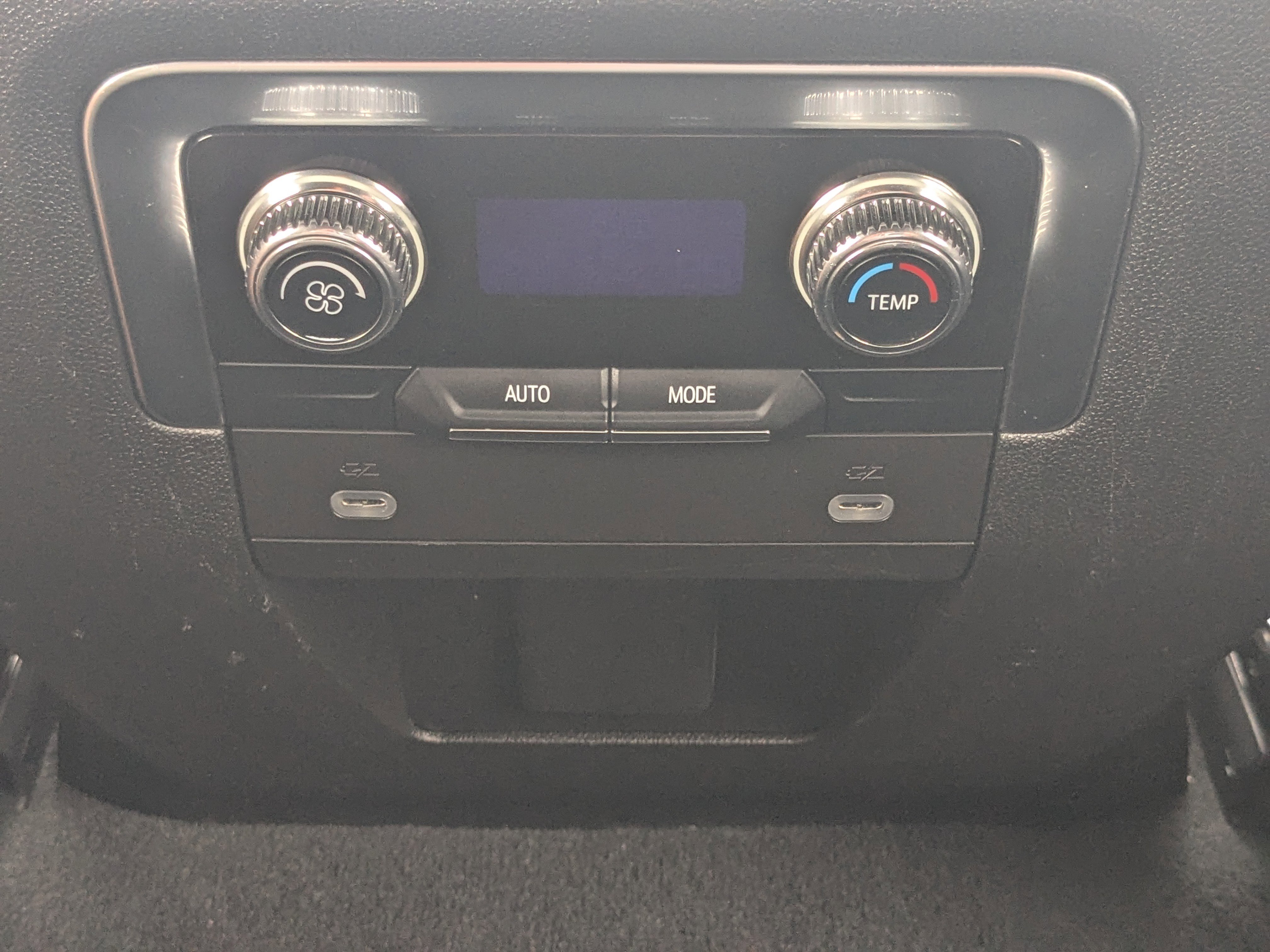 Used 2024 GMC Yukon SLT image 21