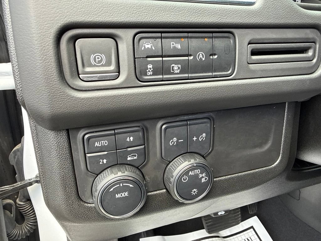 Used 2024 Chevrolet Tahoe RST w/ Luxury Package AWD/4WD image 25