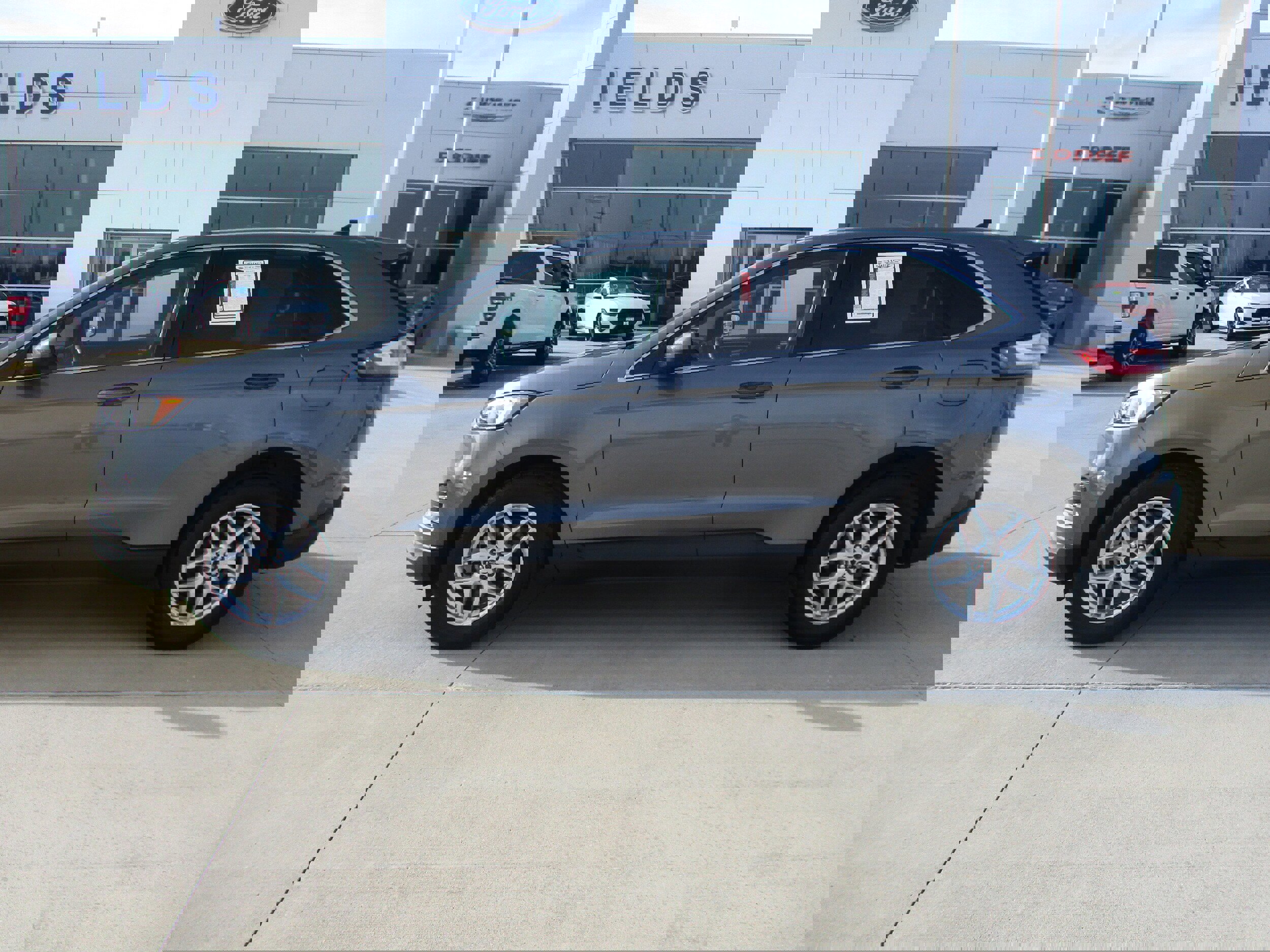 Used 2024 Ford Edge SEL w/ Convenience Package image 3