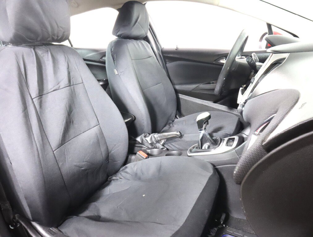 Used 2018 Chevrolet Cruze LS image 29
