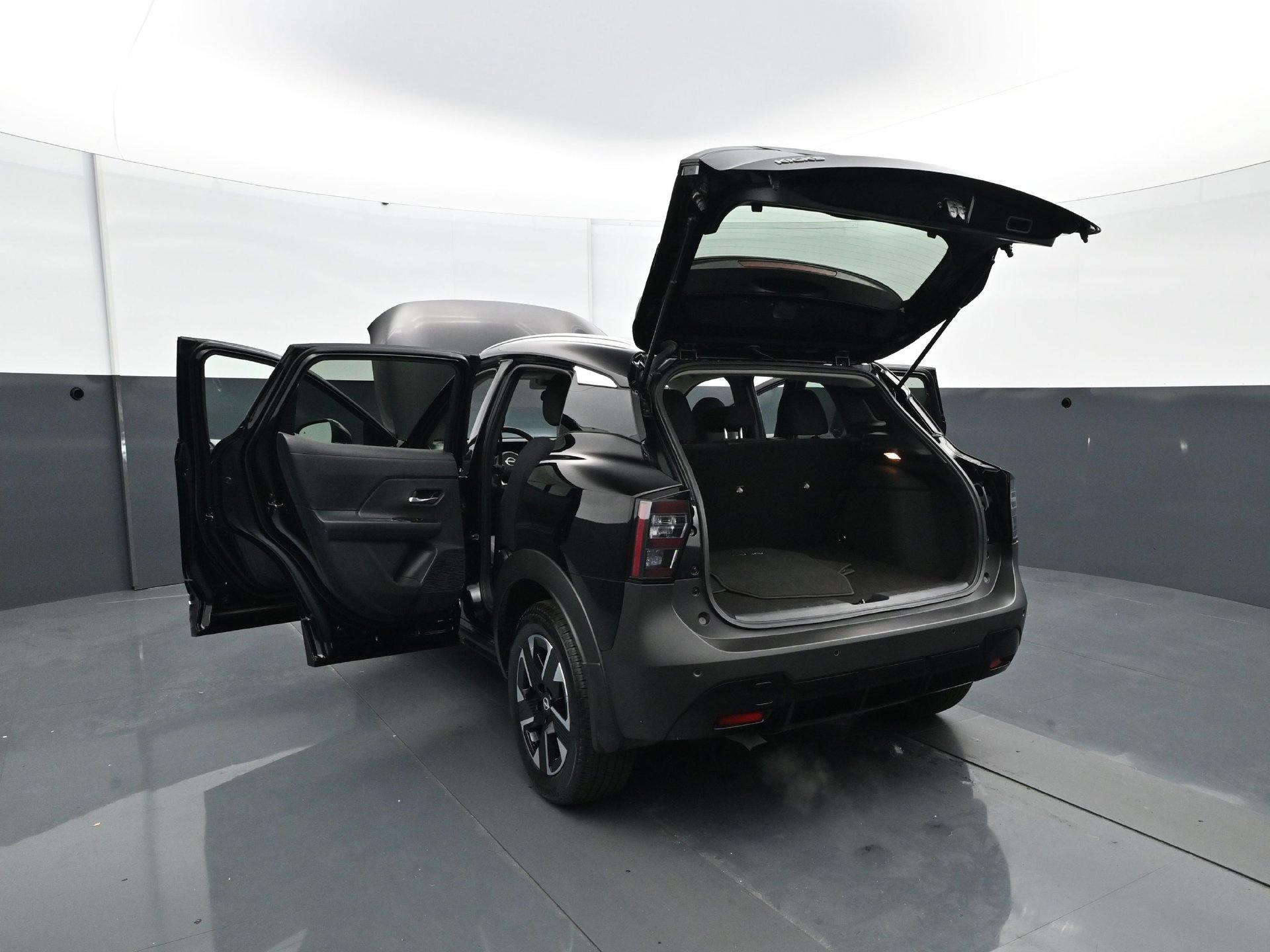 Used 2025 Nissan Kicks SV w/ SV Premium Package AWD/4WD image 32