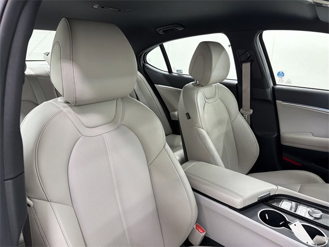 Used 2023 Genesis G70 2.0T image 18