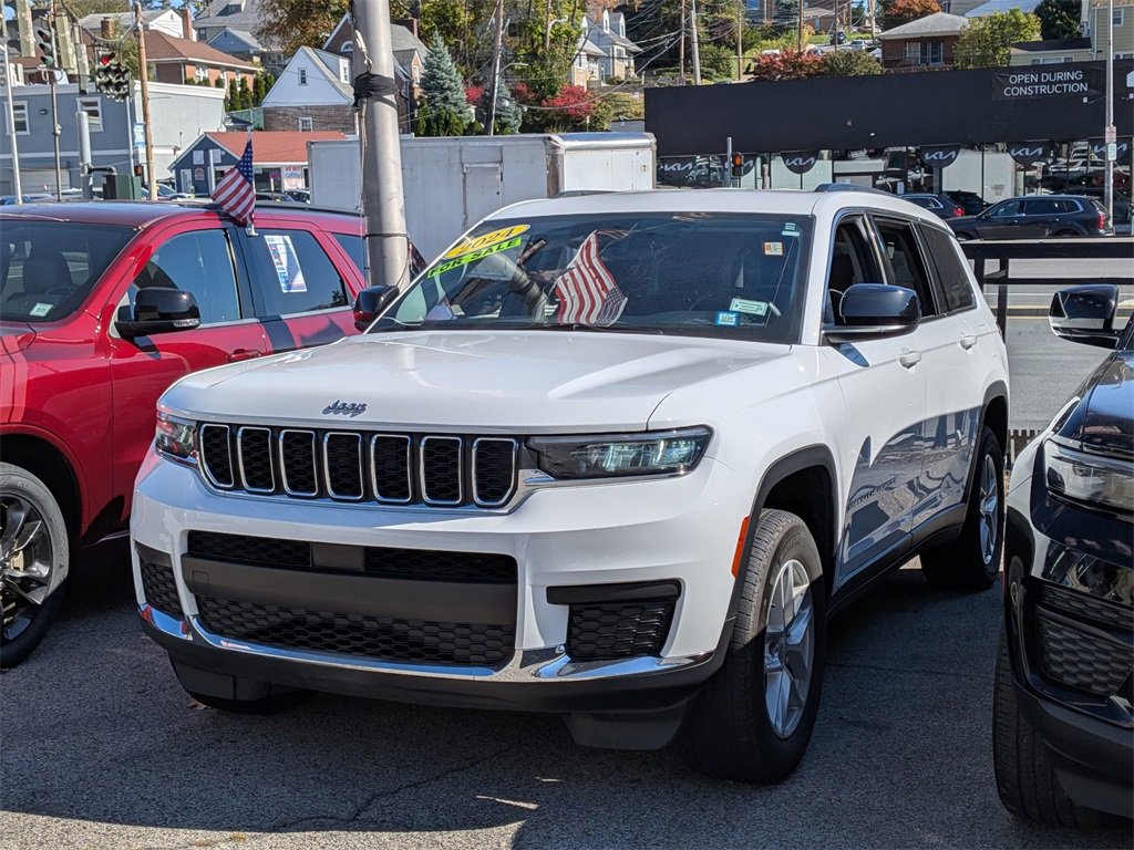 Used 2024 Jeep Grand Cherokee L Laredo image 1