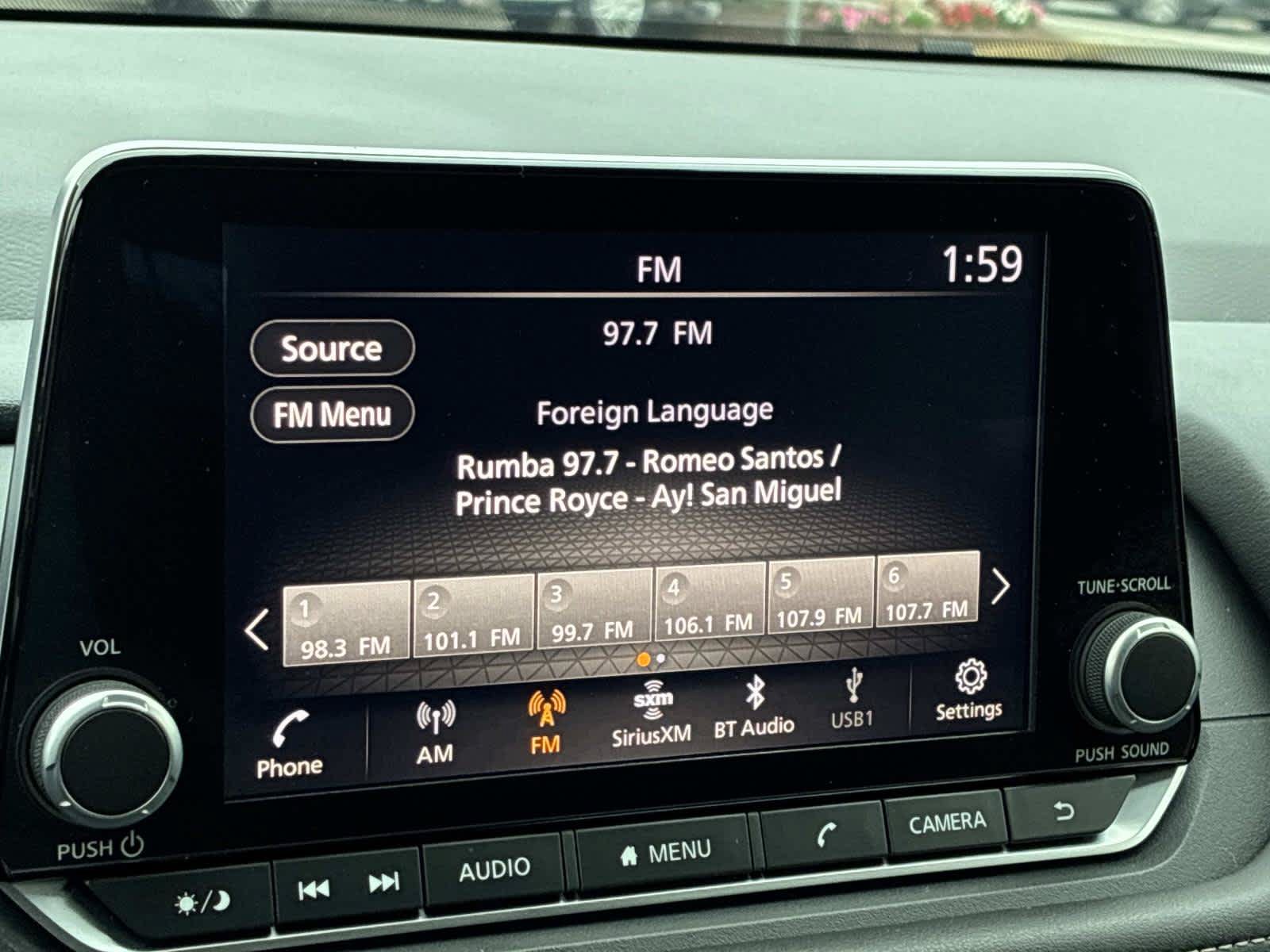 Used 2025 Nissan Rogue SV AWD/4WD image 38