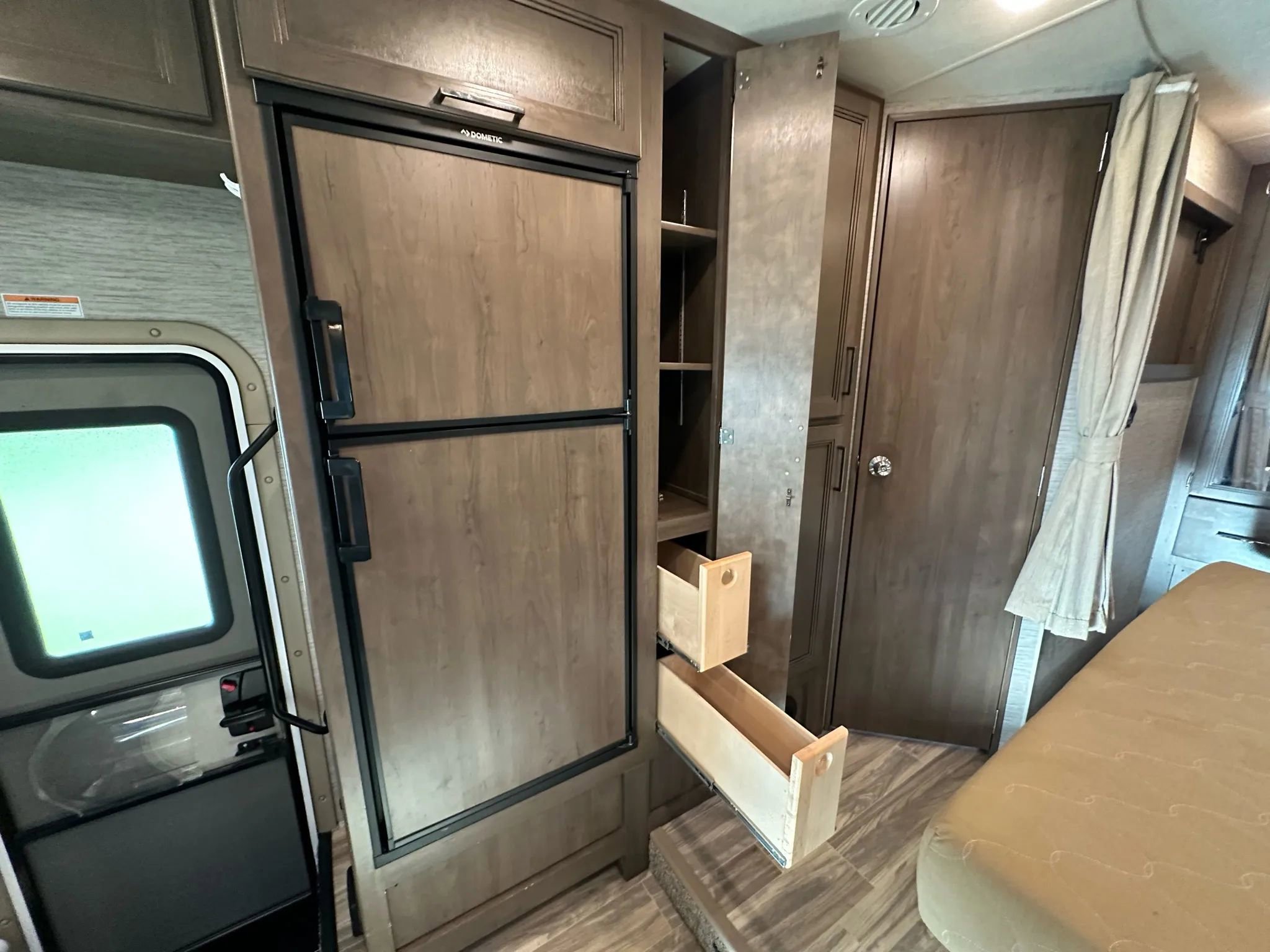 Used 2021 Ford E-450 and Econoline 450 Super Duty w/ Motorhome Prep Package image 52