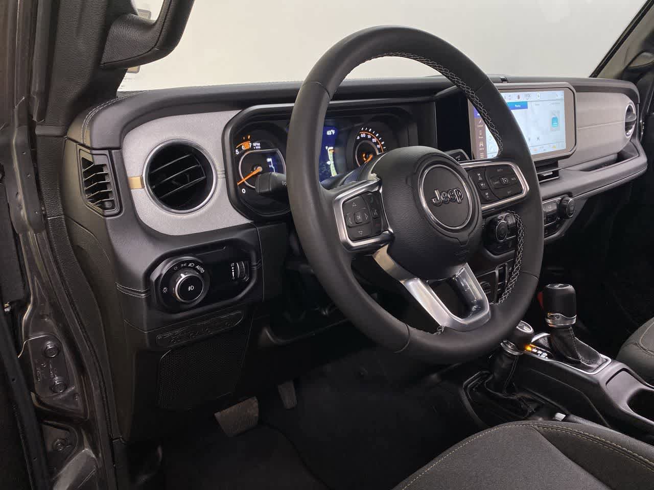 Used 2025 Jeep Wrangler Sahara image 2
