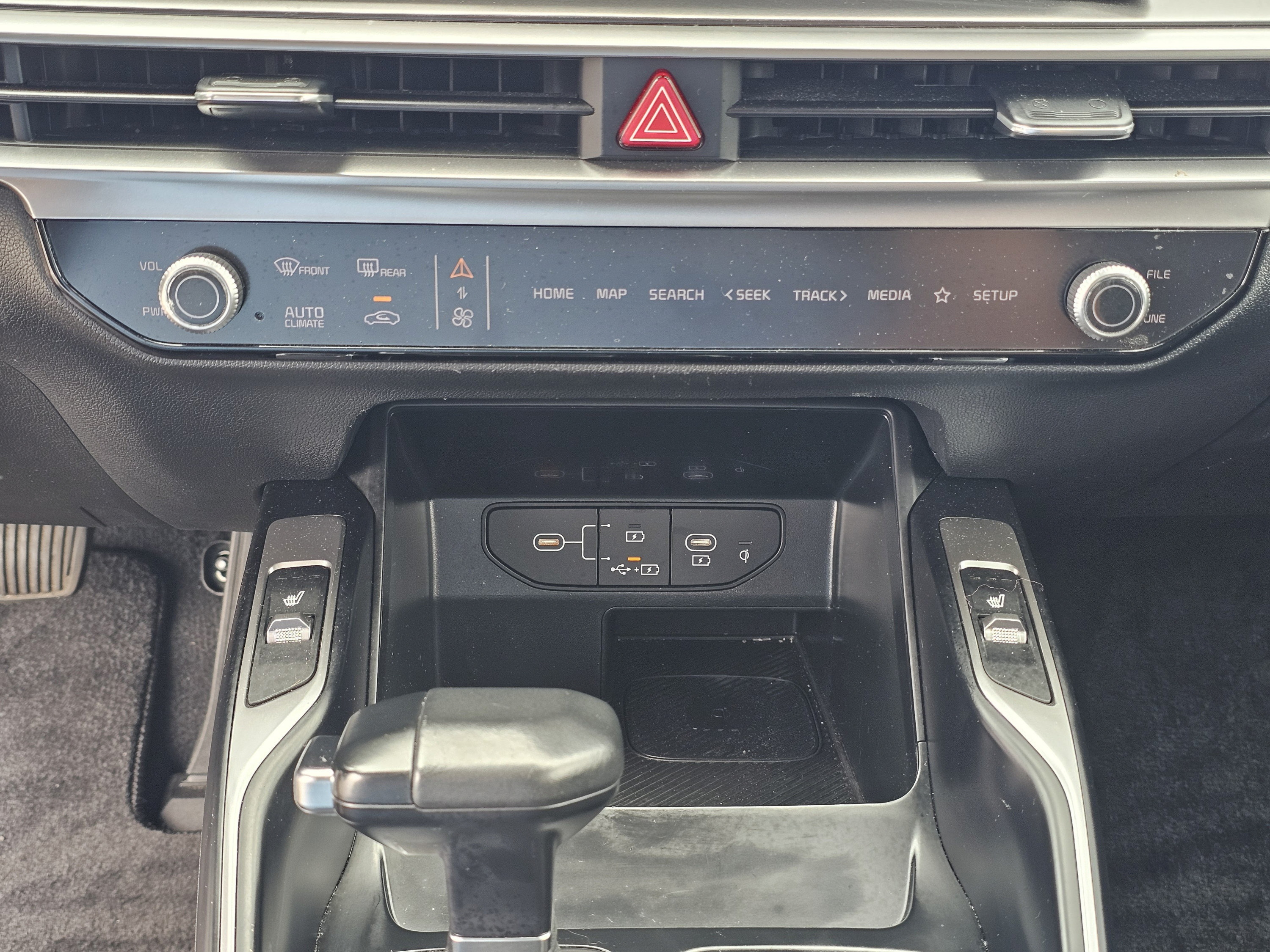Used 2024 Kia Sorento S w/ Panoramic Sunroof Package FWD image 43