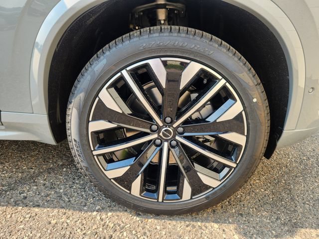 New 2026 Volvo XC90 B6 Plus w/ Protection Package Premier AWD/4WD image 17