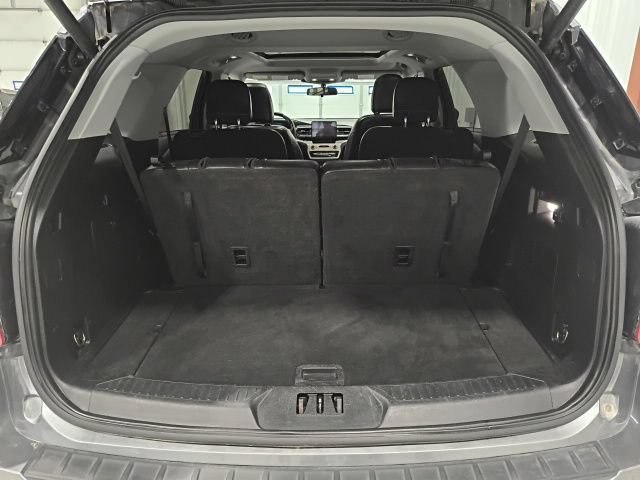 Used 2021 Ford Explorer XLT w/ Equipment Group 202A AWD/4WD image 22