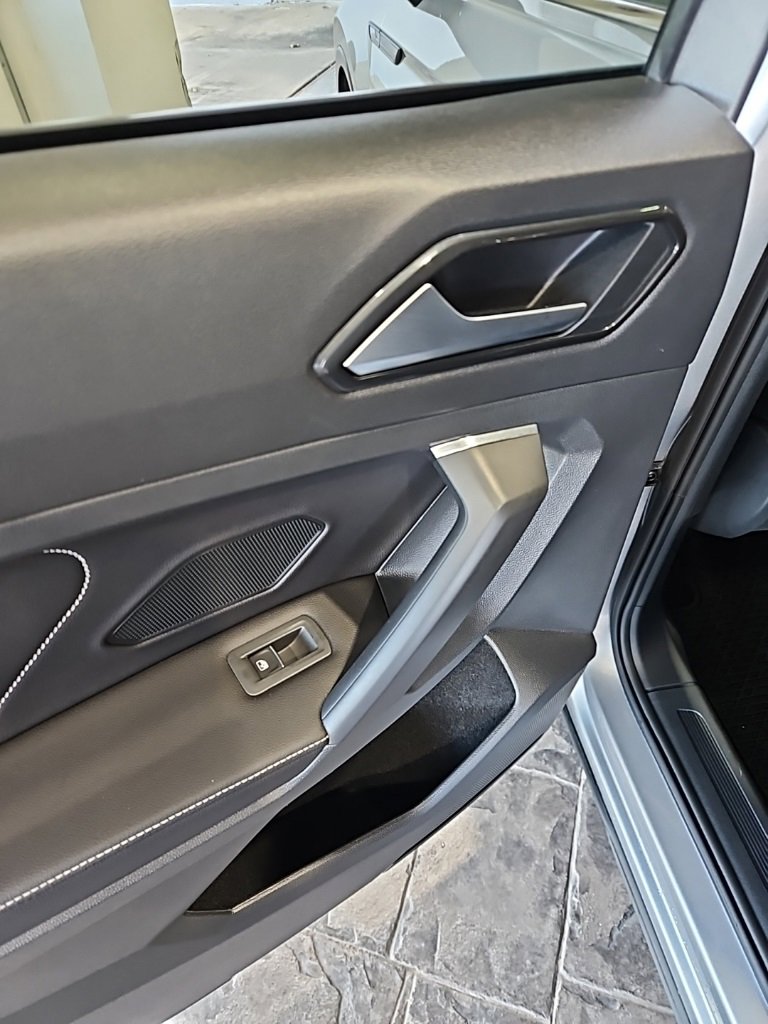 Used 2022 Volkswagen Tiguan SE image 21