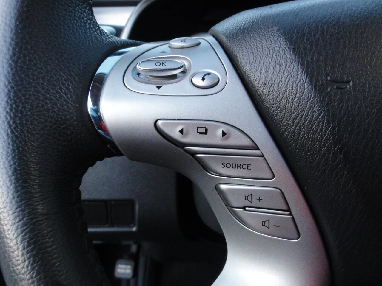 Used 2017 Nissan Murano SV image 19