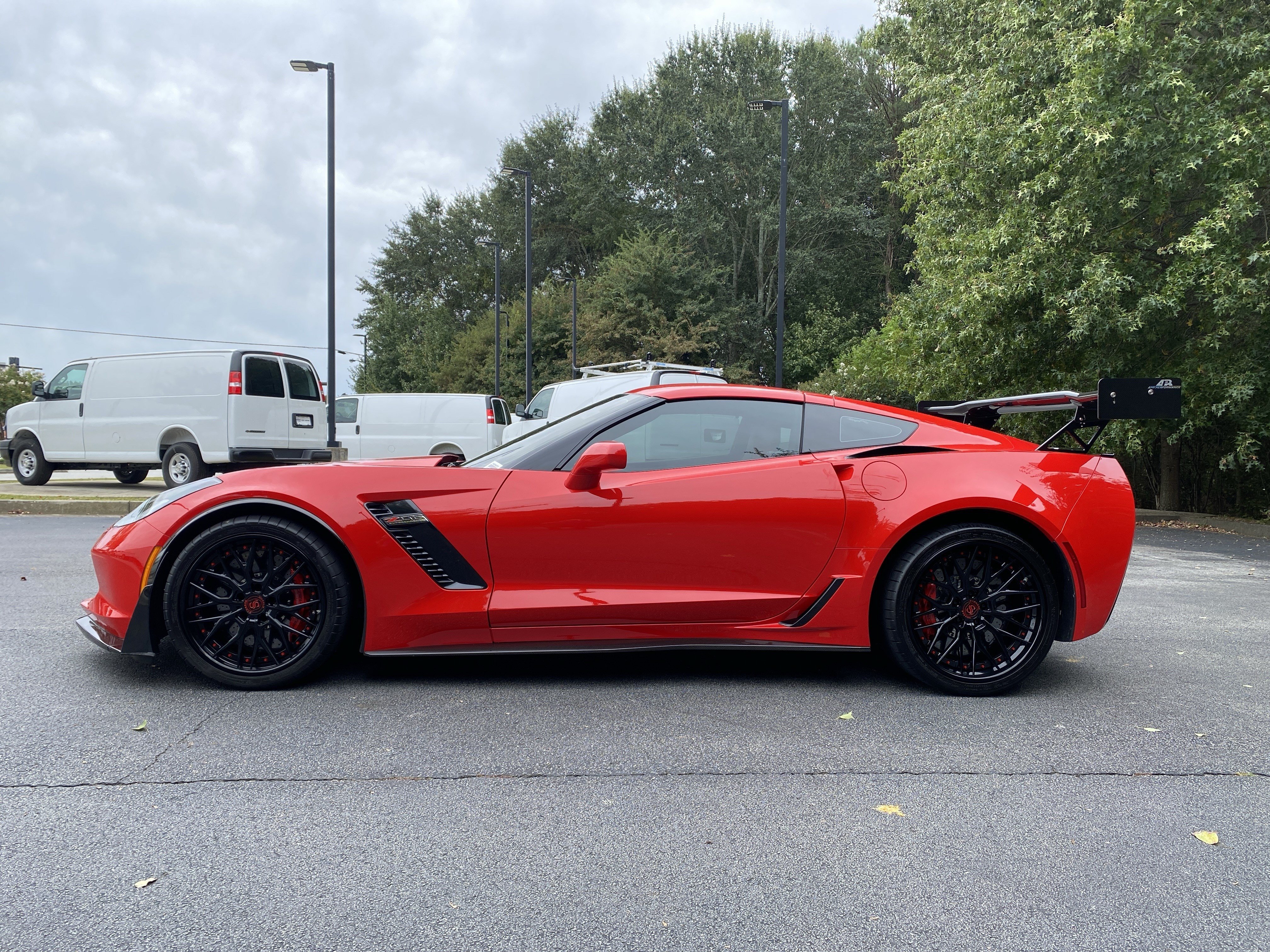 Used 2015 Chevrolet Corvette Z06 w/ 3LZ Preferred Equipment Group RWD image 6